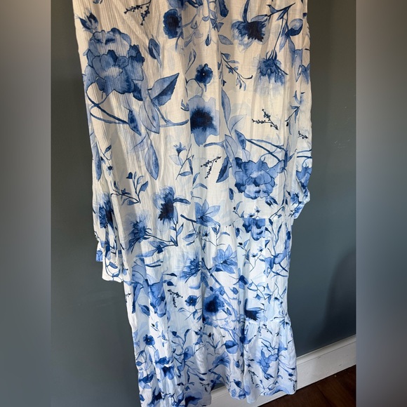 H&M OVERSIZED Crinkled Viscose Blend Dress White Blue Floral Sz large - Picture 8 of 9